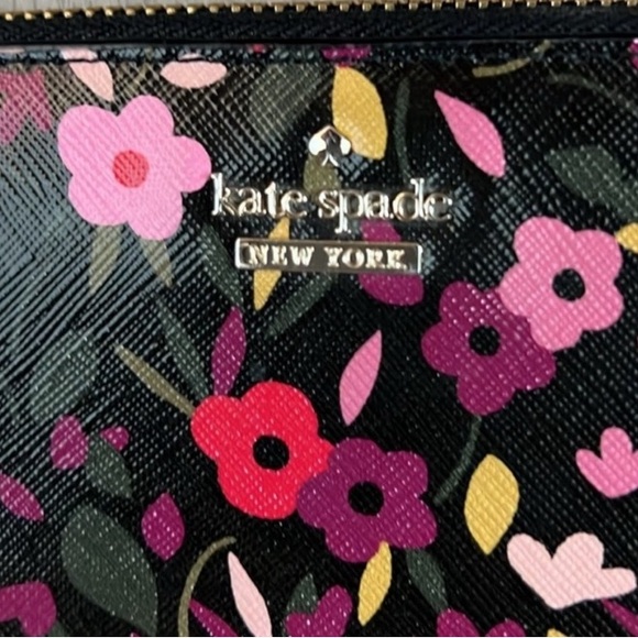 Kate Spade ♠️ Floral Wallet! - Picture 3 of 4